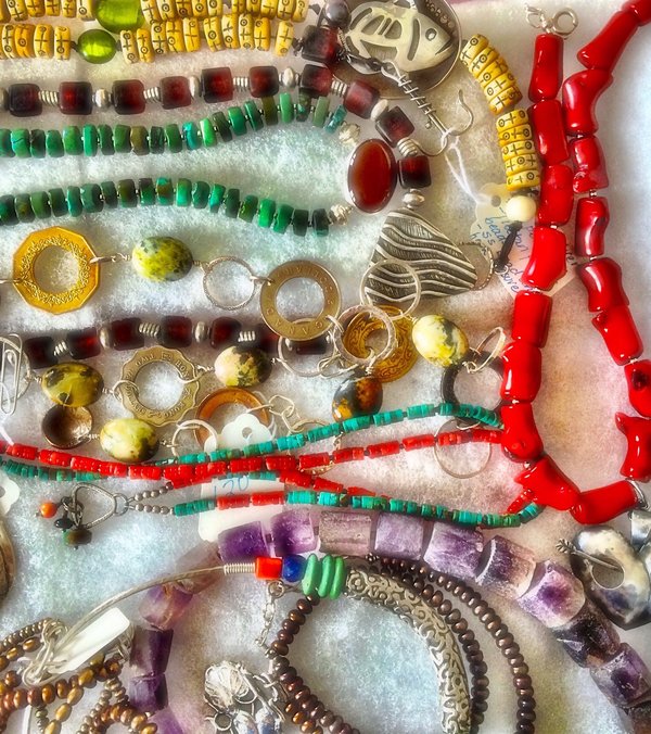 5 Idées de Cadeaux Insolites pour les Passionnées de Bijoux