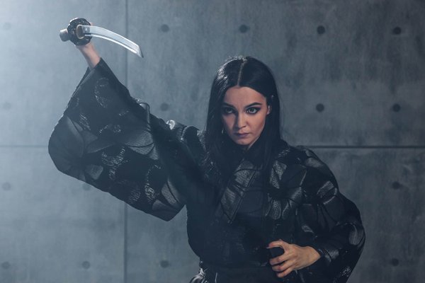 Pourquoi choisir un katana forgé à la main plutôt qu'un katana industriel ?