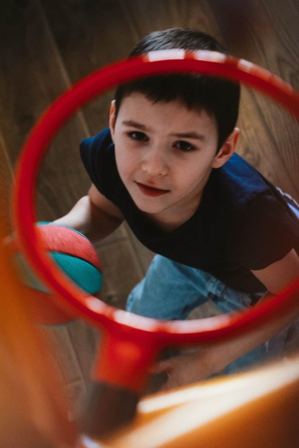 Astuces pour encourager vos enfants à pratiquer le basket avec un panier à la maison